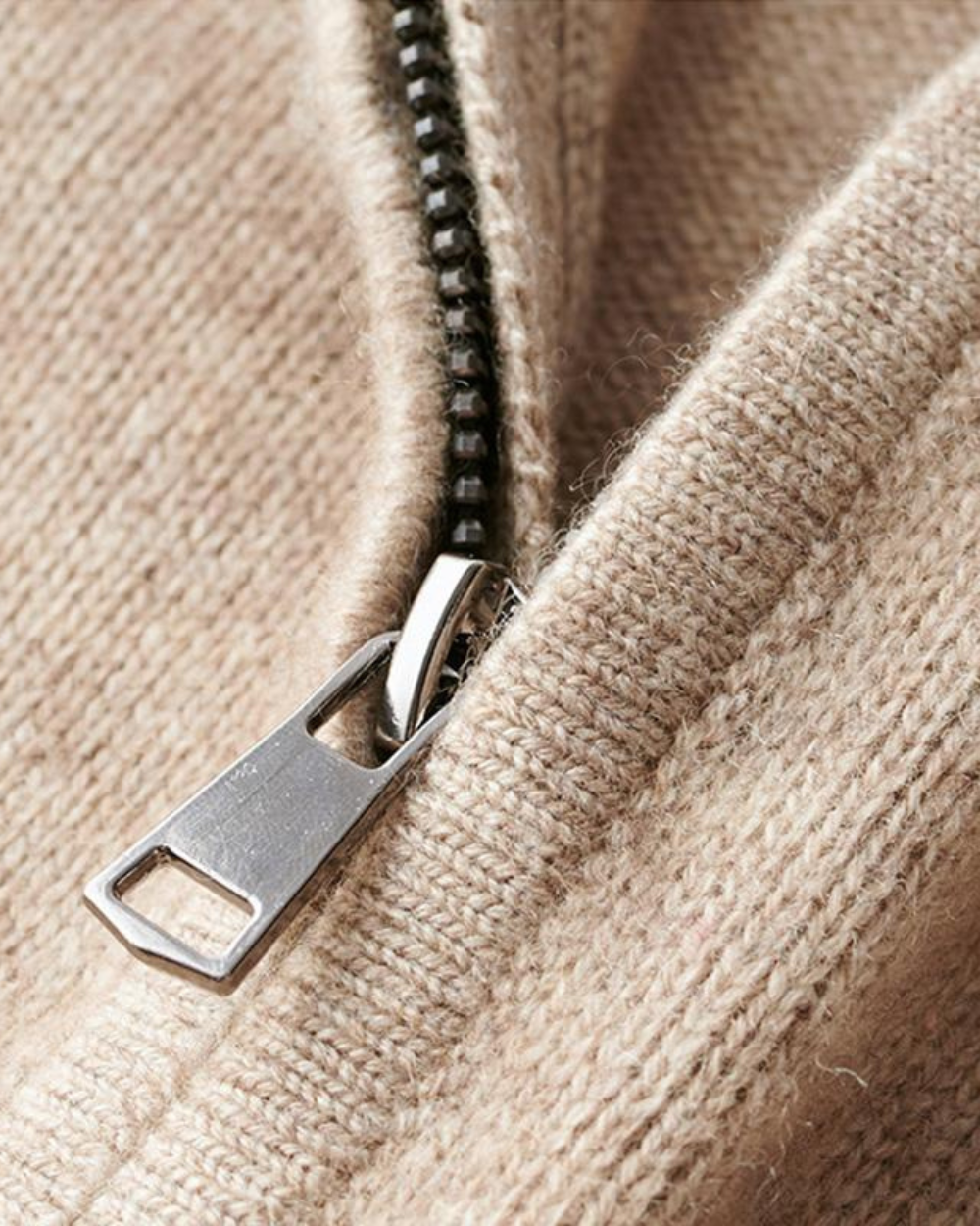 Magnus København | Elegant Zip Sweater
